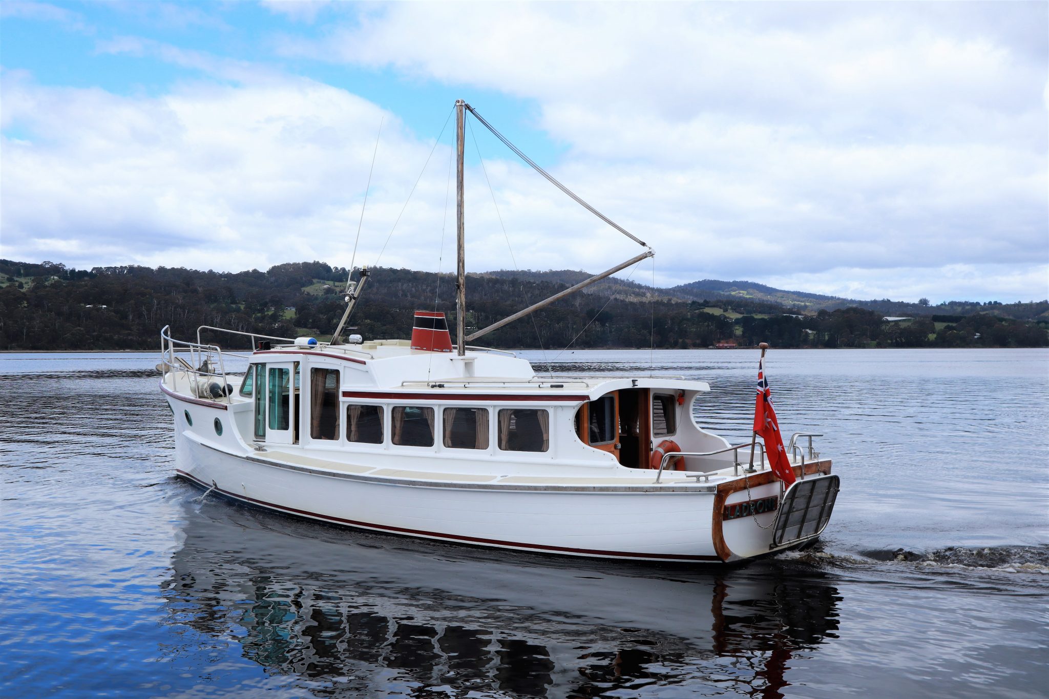 huon river cruise tasmania